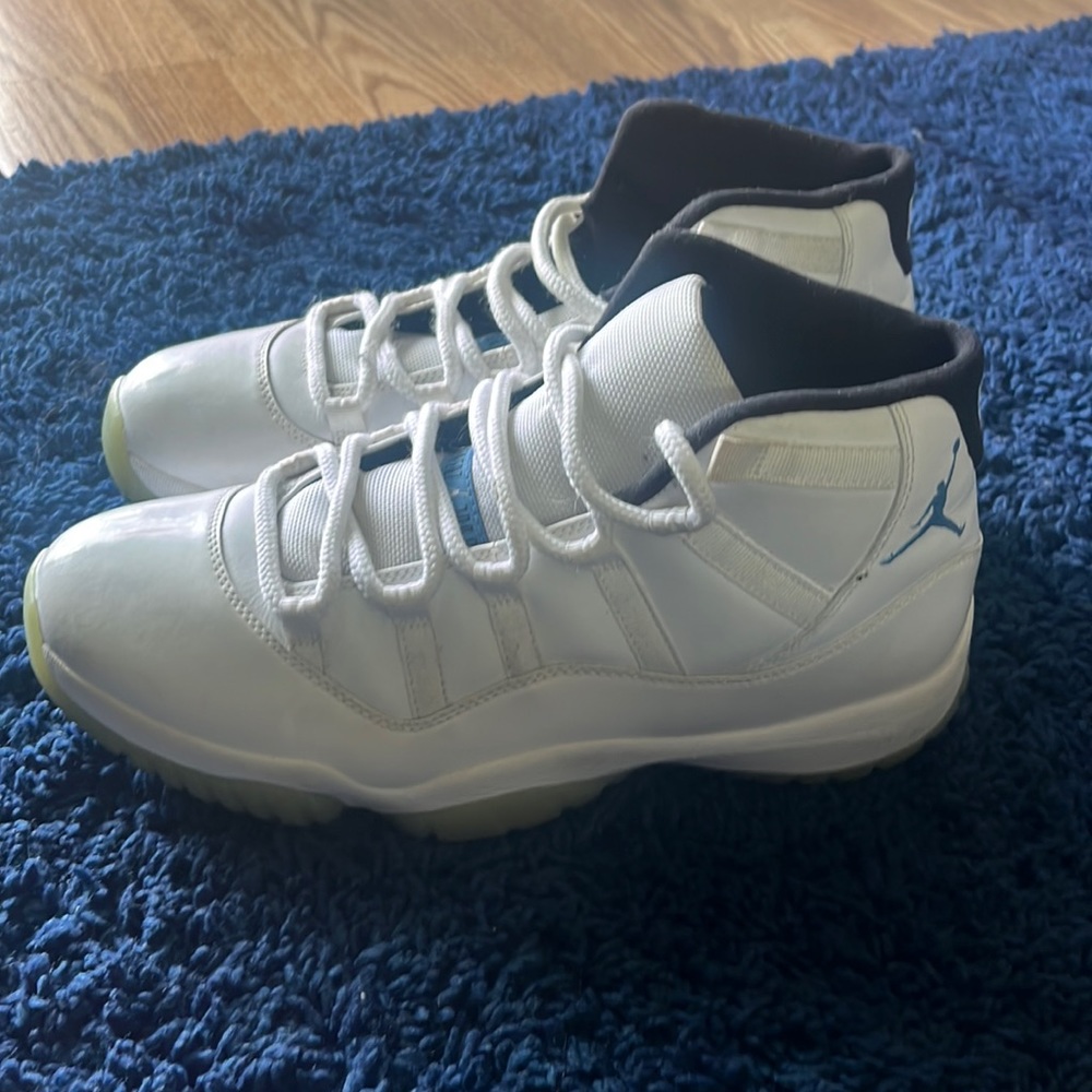 Jordan 11 Retro Legend Blue